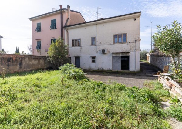 casa indipendente in vendita ad Empoli in zona Pozzale