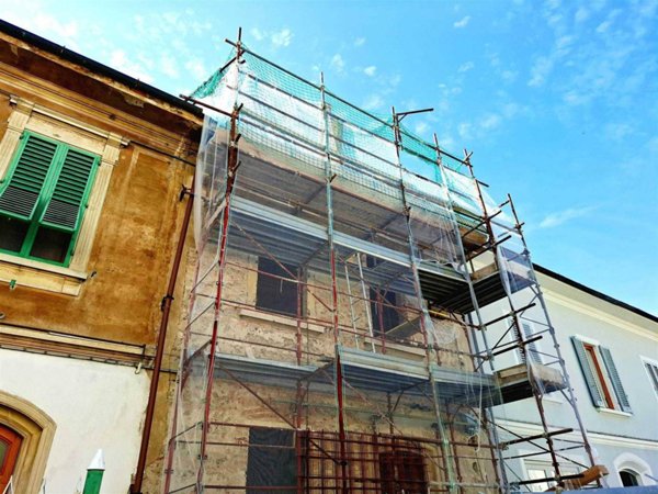 casa indipendente in vendita ad Empoli in zona Centro Storico