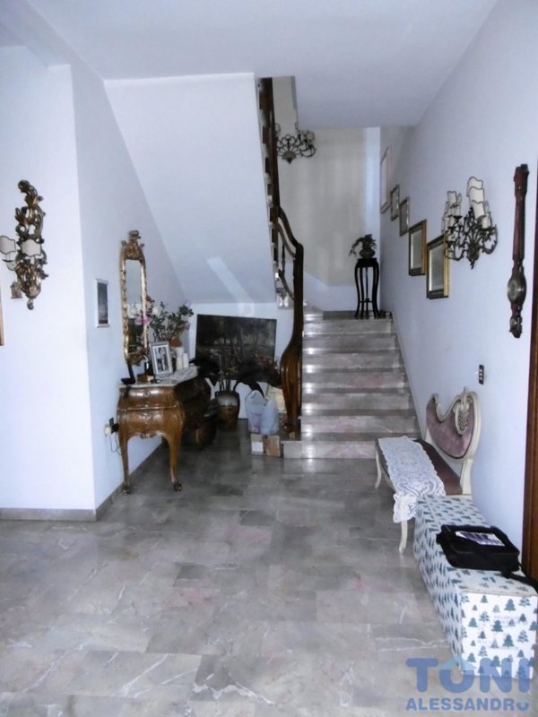 casa indipendente in vendita ad Empoli in zona Centro Storico