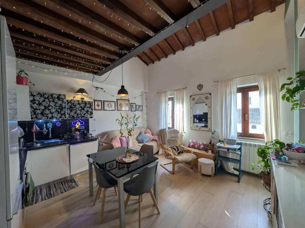 appartamento in vendita ad Empoli in zona Avane