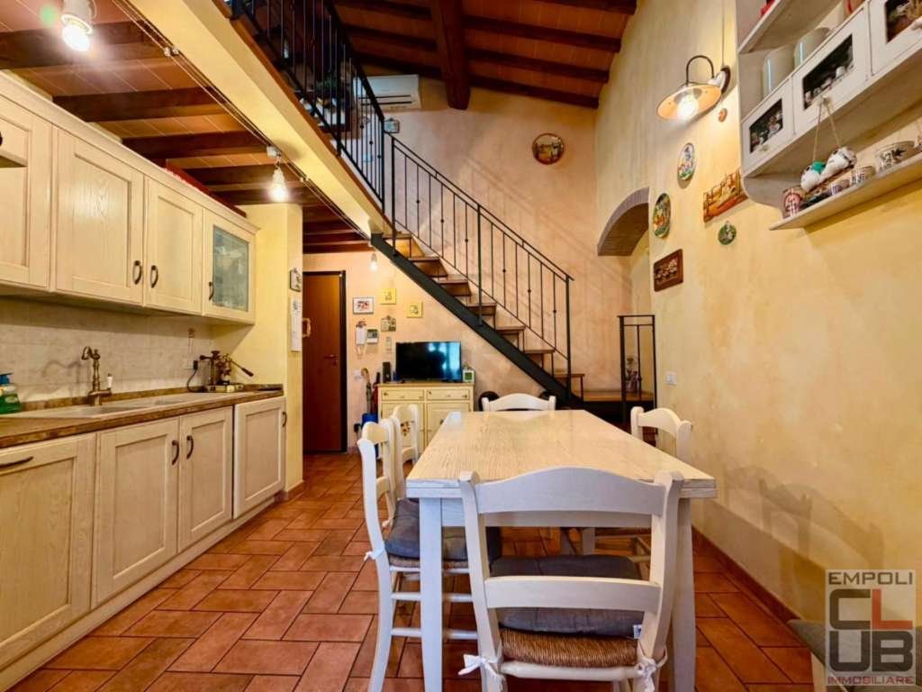 appartamento in vendita ad Empoli in zona Avane