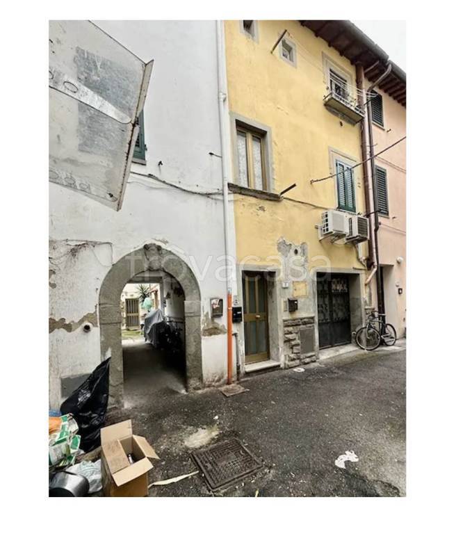 appartamento in vendita ad Empoli in zona Avane