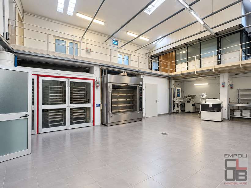 locale commerciale in vendita ad Empoli in zona Centro Storico
