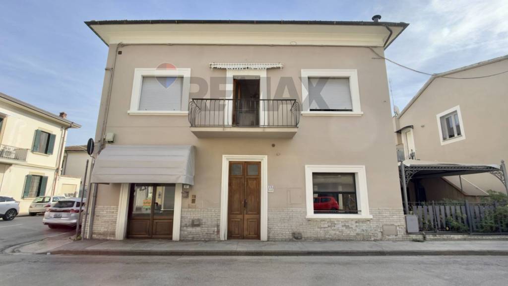 appartamento in vendita ad Empoli in zona Carraia