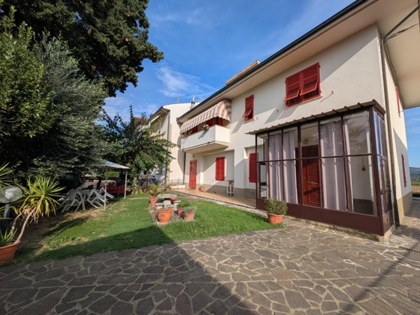 casa indipendente in vendita ad Empoli in zona Cortenuova