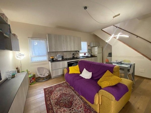 casa indipendente in vendita ad Empoli in zona Cortenuova