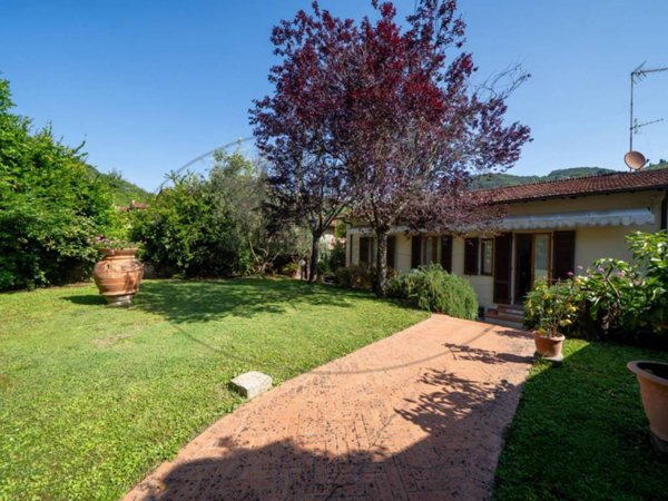 casa indipendente in vendita a Fiesole in zona Compiobbi