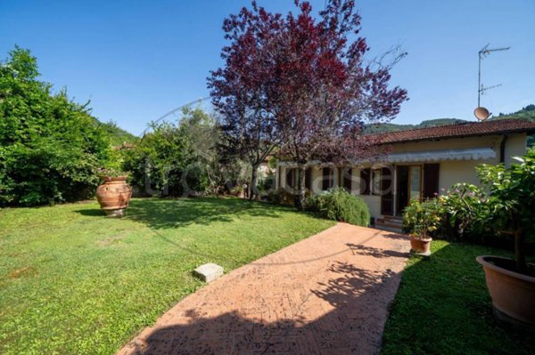 casa indipendente in vendita a Fiesole in zona Compiobbi