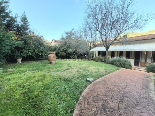 casa indipendente in vendita a Fiesole in zona Compiobbi