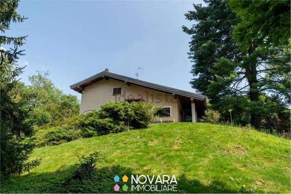 casa indipendente in vendita ad Agrate Conturbia