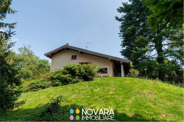 casa indipendente in vendita ad Agrate Conturbia