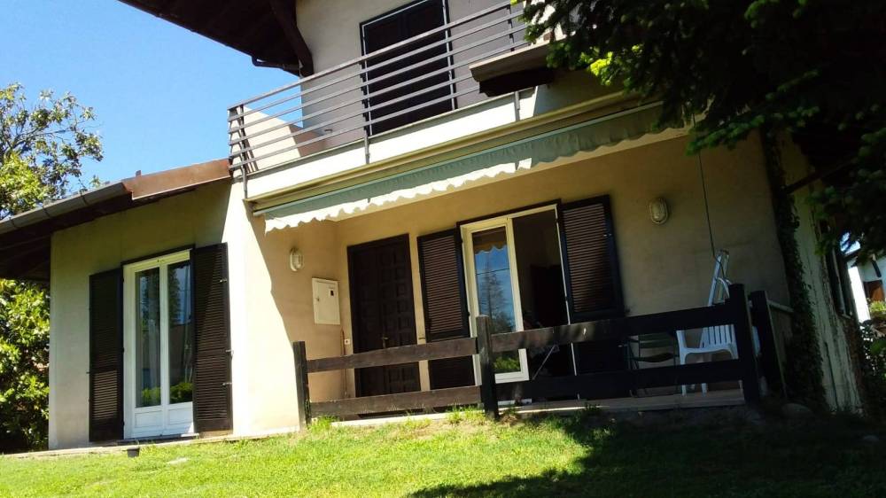 casa indipendente in vendita ad Agrate Conturbia