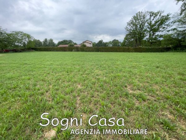 terreno edificabile in vendita ad Agrate Conturbia in zona Agrate