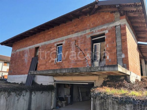 casa indipendente in vendita ad Agrate Conturbia