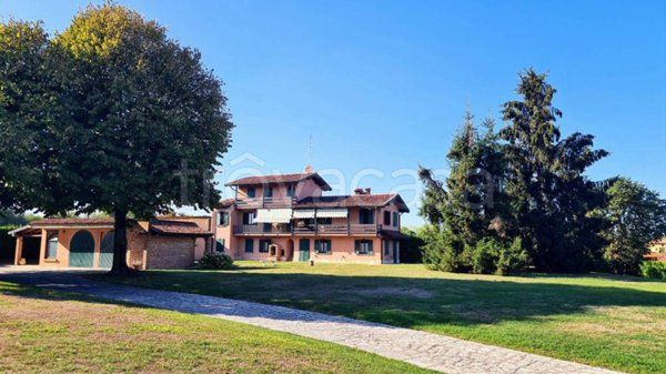 casa indipendente in vendita ad Agrate Conturbia in zona Conturbia