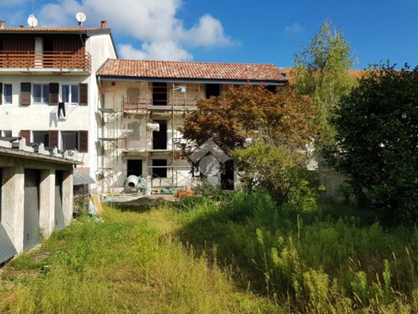 casa indipendente in vendita ad Agrate Conturbia