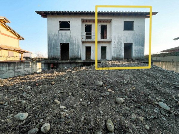 casa semindipendente in vendita ad Agrate Conturbia