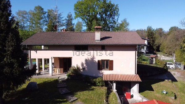 casa indipendente in vendita ad Agrate Conturbia
