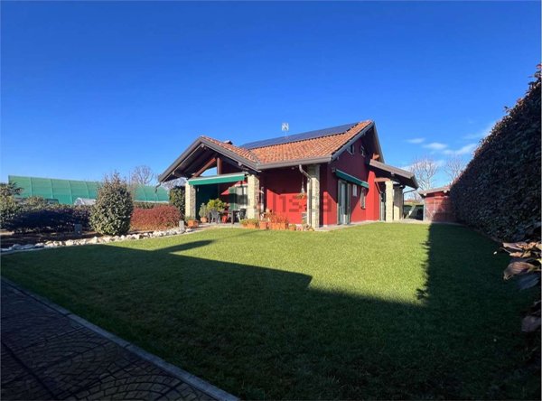 casa indipendente in vendita ad Agrate Conturbia