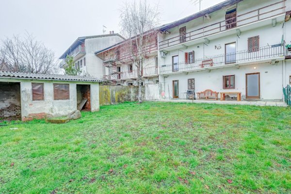 casa indipendente in vendita ad Agrate Conturbia