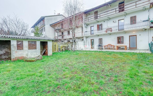 casa indipendente in vendita ad Agrate Conturbia