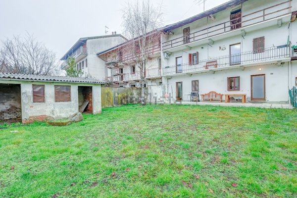 casa indipendente in vendita ad Agrate Conturbia