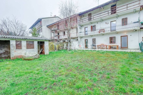 casa indipendente in vendita ad Agrate Conturbia in zona Conturbia