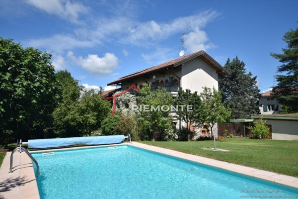casa indipendente in vendita ad Agrate Conturbia in zona Conturbia