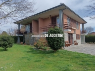 casa indipendente in vendita ad Agrate Conturbia