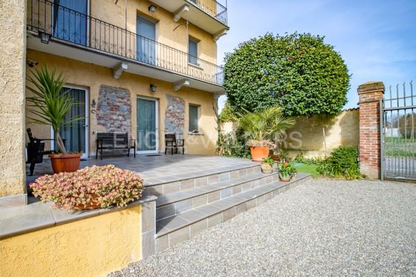 casa indipendente in vendita ad Agrate Conturbia in zona Conturbia