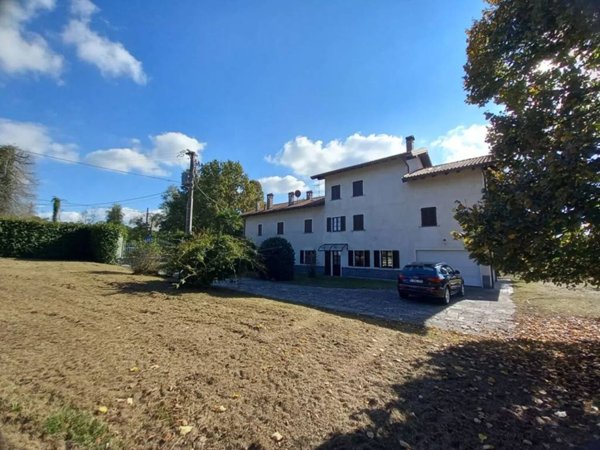 casa indipendente in vendita ad Agrate Conturbia