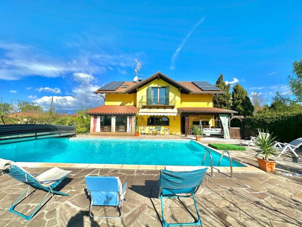 casa indipendente in vendita ad Agrate Conturbia