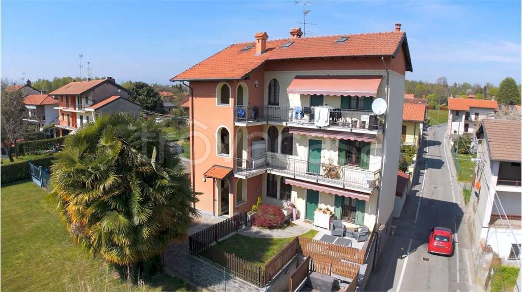 appartamento in vendita ad Agrate Conturbia in zona Conturbia