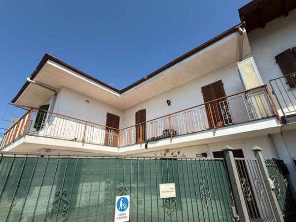 appartamento in vendita ad Agrate Conturbia in zona Agrate