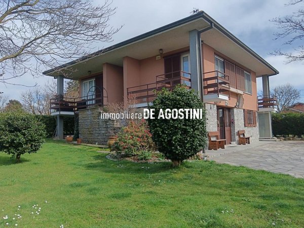 casa indipendente in vendita ad Agrate Conturbia