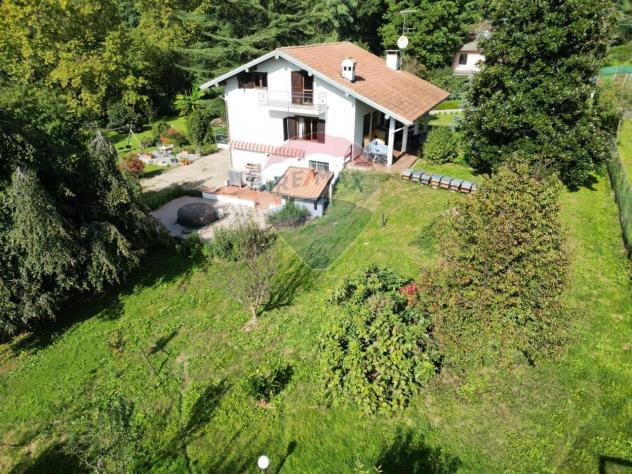 casa indipendente in vendita ad Agrate Conturbia