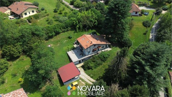 casa indipendente in vendita ad Agrate Conturbia in zona Conturbia