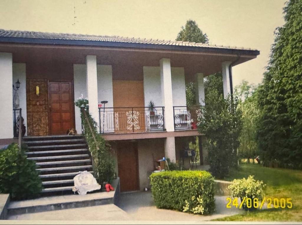 casa indipendente in vendita ad Agrate Conturbia in zona Conturbia