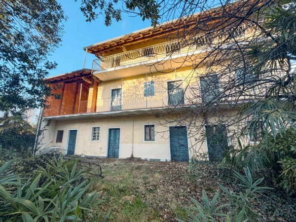 casa indipendente in vendita ad Agrate Conturbia