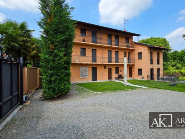 casa indipendente in vendita ad Agrate Conturbia in zona Agrate