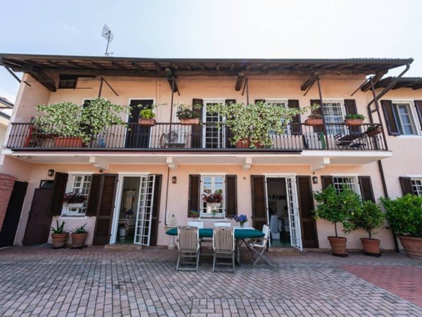 casa indipendente in vendita ad Agrate Conturbia in zona Conturbia