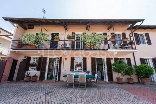 casa indipendente in vendita ad Agrate Conturbia in zona Conturbia