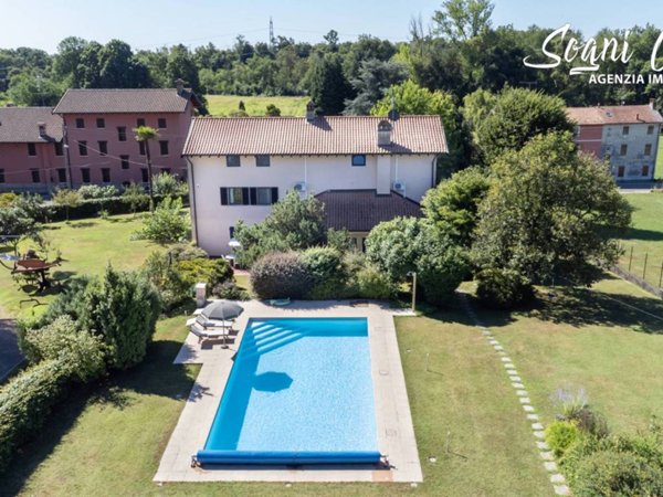 casa indipendente in vendita ad Agrate Conturbia in zona Agrate