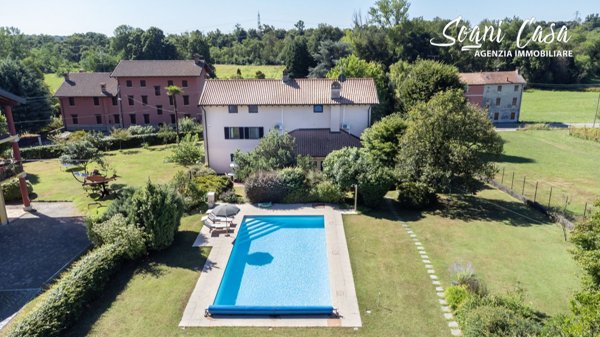 casa indipendente in vendita ad Agrate Conturbia