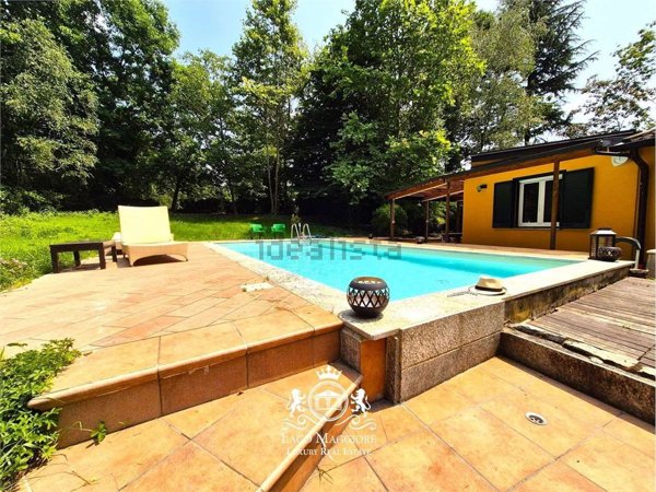 casa indipendente in vendita ad Agrate Conturbia in zona Conturbia