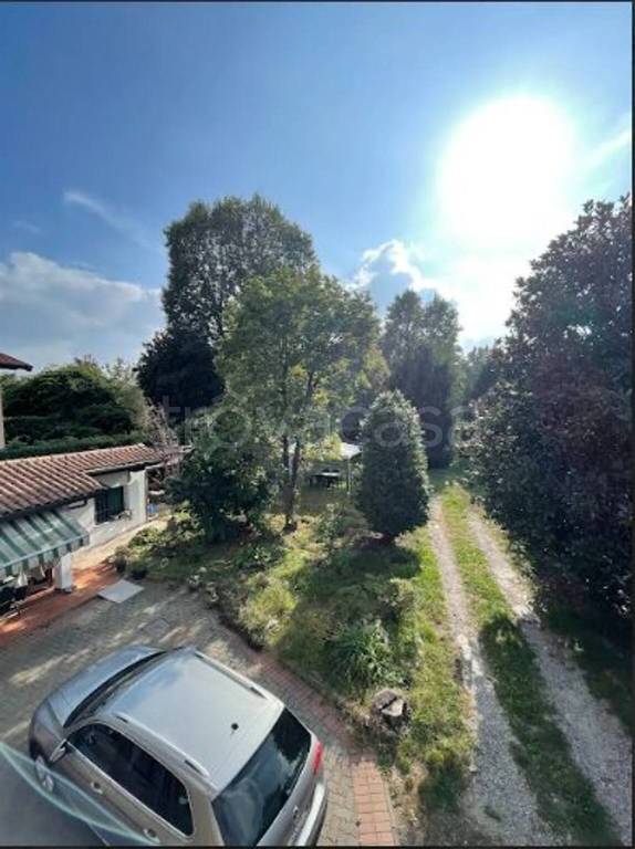 casa indipendente in vendita ad Agrate Conturbia in zona Conturbia