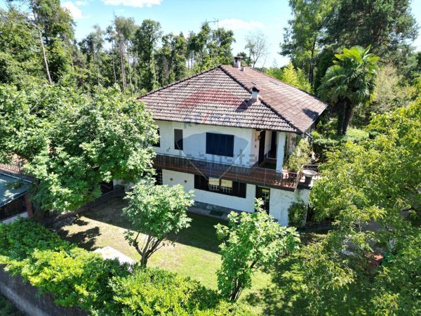 casa indipendente in vendita ad Agrate Conturbia in zona Agrate