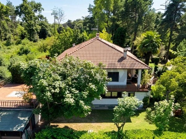 casa indipendente in vendita ad Agrate Conturbia in zona Agrate