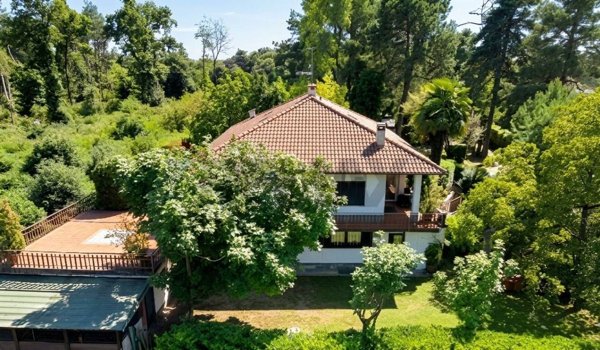 casa indipendente in vendita ad Agrate Conturbia