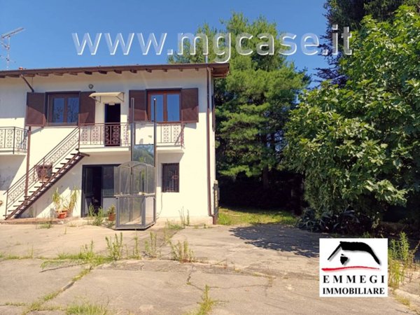 casa indipendente in vendita ad Agrate Conturbia in zona Conturbia